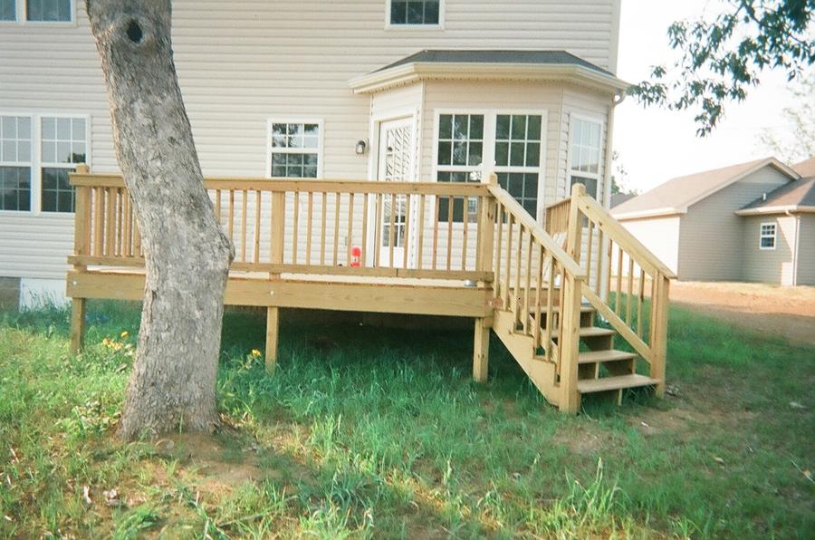 Deck and fence repair and staining services in Nashville TN